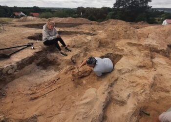 Απίστευτο εύρημα σε νεκροταφείο – Κλείδωσαν τον νεκρό για να μη γίνει… «βρυκόλακας»[photo]