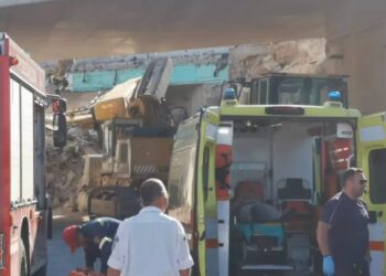 Μέγαρα: Κατέρρευσε γέφυρα υπό κατασκευή – Δύο τραυματίες