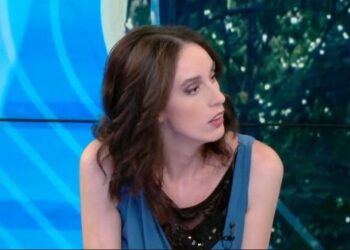 «Με κάρφωσε με δύο μαχαιριές σε κοιλιά και ώμο γιατί νόμιζε ότι ήμουν ερωμένη του άντρα της» λέει η η 27χρονη Ιωάννα