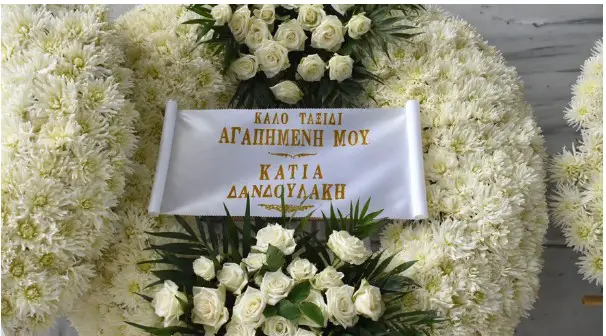 Μάρθα Καραγιάννη: Σπαραγμός στην κηδεία-«Καλό ταξίδι, θα σε θυμόμαστε για πάντα»[Φωτογραφίες]