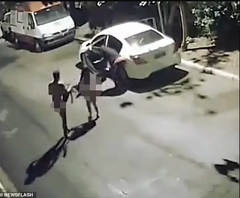 Τους έκλεψαν το αυτοκίνητο ενώ έκαναν σ3ξ και τους άφησαν γυμνούς στο δρόμο[video]