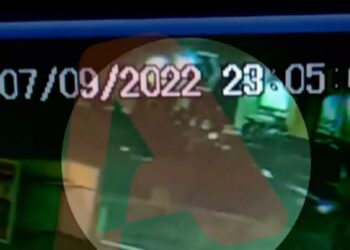 Η στιγμή που οδηγός πάτησε 18χρονο επειδή του έκανε παρατήρηση (video)