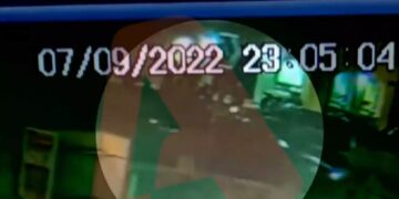 Η στιγμή που οδηγός πάτησε 18χρονο επειδή του έκανε παρατήρηση (video)