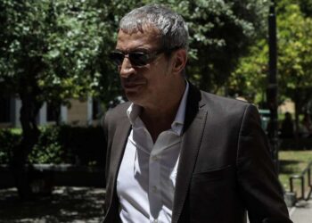 Θέμης Αδαμαντίδης: Εσπρωξε δημοσιογράφο έξω από τα δικαστήρια – Εξαλλη η Κατερίνα Καινούργιου