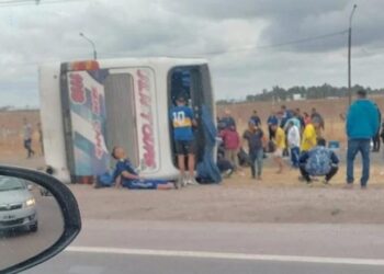 Ανετράπη πούλμαν με οπαδούς της Μπόκα – Μια νεκρή και πολλοί τραυματίες! (video)