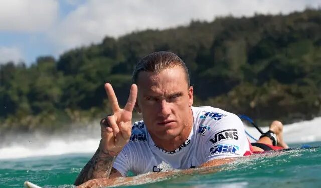 Alldaynews.gr Νεκρός μετά από καυγά σε παμπ ο θρύλος του σερφ Κρις Ντέιβιντσον