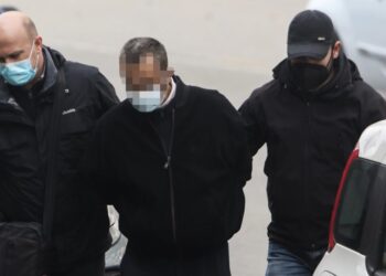 Θεσσαλονίκη: «Ο πατέρας μου είπε ότι τη σκότωσε γιατί του έβγαλε γλώσσα» κατέθεσε ο γιος της 48χρονης που δέχθηκε 23 μαχαιριές