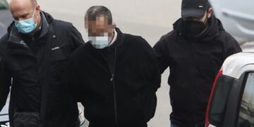 Alldaynews.gr Θεσσαλονίκη: «Ο πατέρας μου είπε ότι τη σκότωσε γιατί του έβγαλε γλώσσα» κατέθεσε ο γιος της 48χρονης που δέχθηκε 23 μαχαιριές