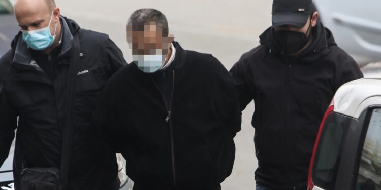 Alldaynews.gr Θεσσαλονίκη: «Ο πατέρας μου είπε ότι τη σκότωσε γιατί του έβγαλε γλώσσα» κατέθεσε ο γιος της 48χρονης που δέχθηκε 23 μαχαιριές