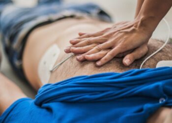 Απίστευτη Τραγωδία: Έπαθε αλλεργικό σοκ από τσίμπημα μέλισσας, μετά ανακοπή και ξεψύχησε