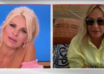 Βίσση σε Μενεγάκη: «Ο Καρβέλας ήταν κρυφοερωτευμένος μαζί σου» – Η αμηχανία της παρουσιάστριας