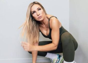 Η Ελένη Πετρουλάκη αποκαλύπτει ότι μπήκε στην εμμηνόπαυση πριν από 4 χρόνια