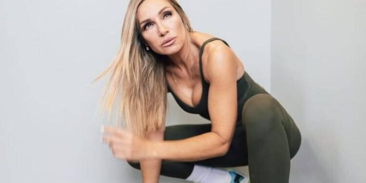 Alldaynews.gr Η Ελένη Πετρουλάκη αποκαλύπτει ότι μπήκε στην εμμηνόπαυση πριν από 4 χρόνια