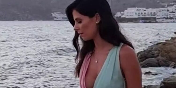 Alldaynews.gr Μύκονος: Τρέλανε κόσμο η αδερφή της Χριστίνας Μπόμπα, Ελίνα