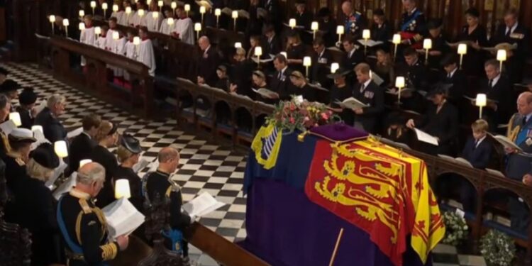 Alldaynews.gr Κηδεία βασίλισσας Ελισάβετ: Στην κρύπτη του κάστρου του Ουίνσδορ η σορός