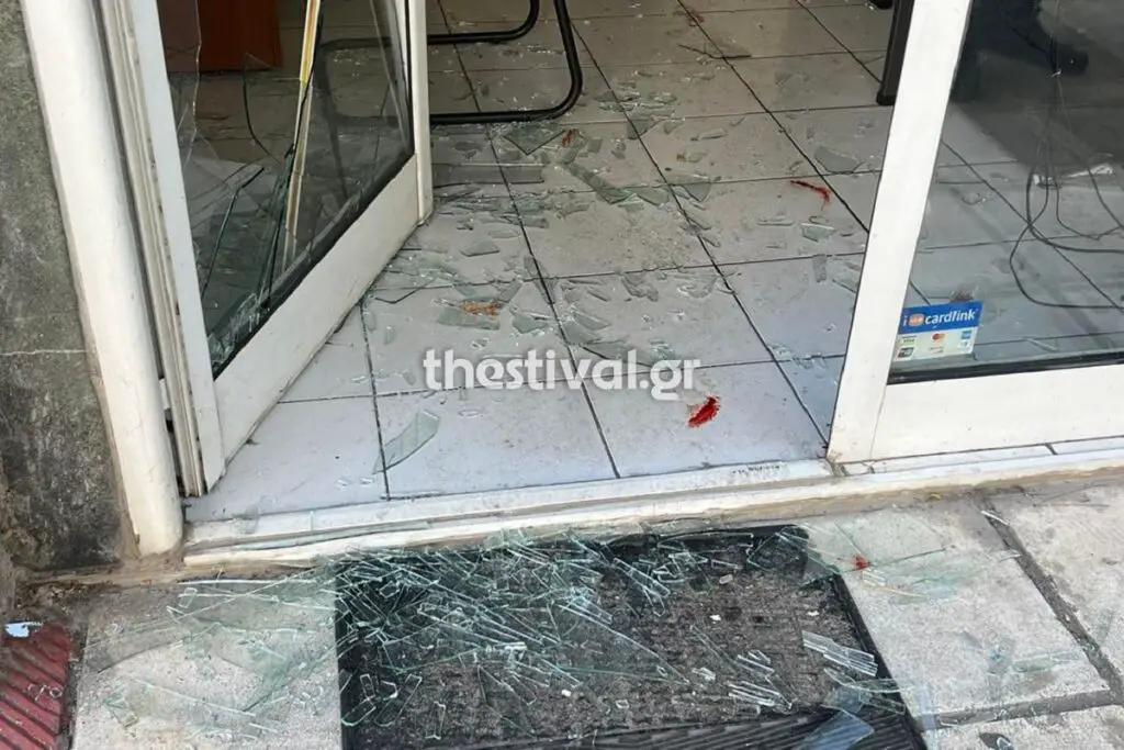 Σοκ στη Θεσσαλονίκη: Λογιστής βγήκε στο δρόμο με πιστόλι σε κατάσταση αμόκ (video)