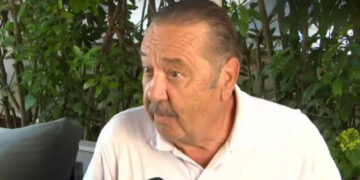 Alldaynews.gr Τάσος Κωστής: «Κατηγορήθηκε και καταδικάστηκε. Γιατί είναι έξω.. Προφυλακίστηκε και τον άφησαν.. Μπροστά στον δυνατό, κάθονται σούζα»
