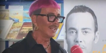 Λάκης Γαβαλάς: «Στη φυλακή κατάλαβα ότι καλά κάνει και γράφει “άρρεν” η ταυτότητά μου»