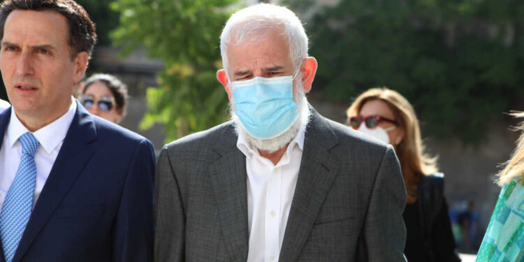 Πέτρος Φιλιππίδης: «Είναι γλυκός άνθρωπος – Υπήρχαν θαυμάστριες, δεν χρειαζόταν να πιέσει» είπε η σύζυγός του