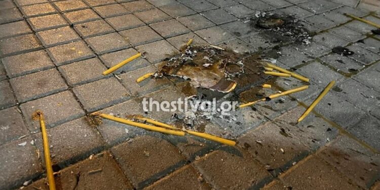 Alldaynews.gr Θεσσαλονίκη: Παρέα νεαρών έκαψε εικόνα της Παναγίας με κεριά