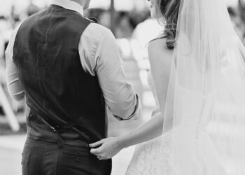 Χαμός στην Πάτρα: Η πεθερά «τσάκωσε» τη νύφη με τον εραστή της στις τουαλέτες στο γαμήλιο γλέντι!