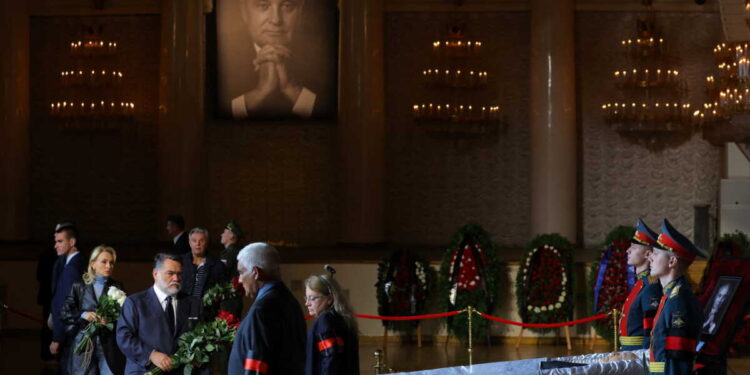 Μιχαήλ Γκορμπατσόφ: Οι Ρώσοι αποχαιρετούν τον τελευταίο σοβιετικό ηγέτη