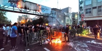 Ιράν: Τουλάχιστον 32 οι νεκροί από την κοινωνική εξέγερση που πυροδότησε ο θάνατος της Αμινί