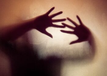 Νέο Κωσταλέξι: Την κρατούσαν φυλακισμένη στο σπίτι του αδελφού της για 22 χρόνια – Με νοήματα για να μην την καταλάβουν…