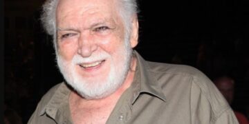 Κώστας Καζάκος