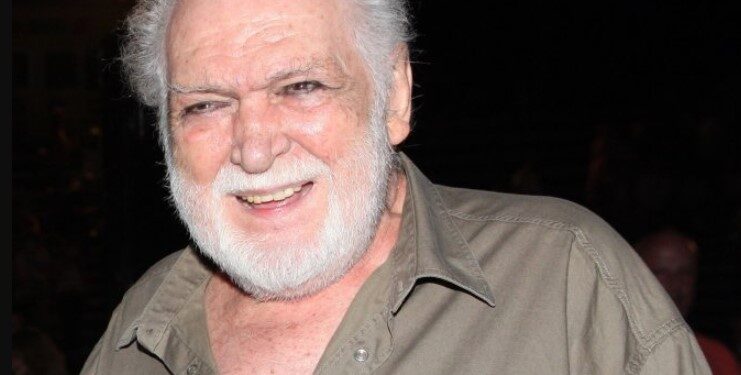 Κώστας Καζάκος