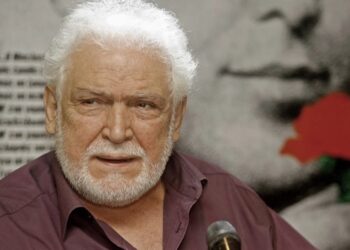 Κώστας Καζάκος