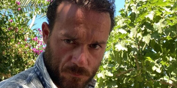 Alldaynews.gr Κολωνάκι: «Ήταν ατύχημα, δεν με έσπρωξε κανείς» λέει ο 35χρονος που έπεσε στο κενό από τον 3ο όροφο