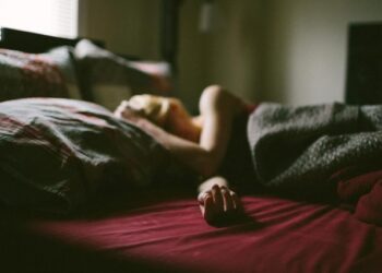 Επιχειρηματίας ξύπνησε… άφραγκος σε ξενοδοχείο μετά τη νύχτα οργίων με «πεταλουδίτσα»