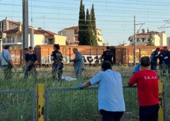 Τραγωδία στη Λάρισα:  Τρένο παρέσυρε και Σκότωσε 21χρονο[Σοκαριστικές Εικόνες]