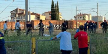 Τραγωδία στη Λάρισα:  Τρένο παρέσυρε και Σκότωσε 21χρονο[Σοκαριστικές Εικόνες]