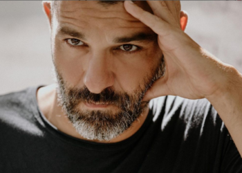 Πέτρος Λαγούτης: Ξέσπασε κατά του Θεάτρου Τέχνης για την αποβολή του γιου του – «Είναι λάθος το 2022 να…»