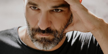 Alldaynews.gr Πέτρος Λαγούτης: Ξέσπασε κατά του Θεάτρου Τέχνης για την αποβολή του γιου του – «Είναι λάθος το 2022 να…»