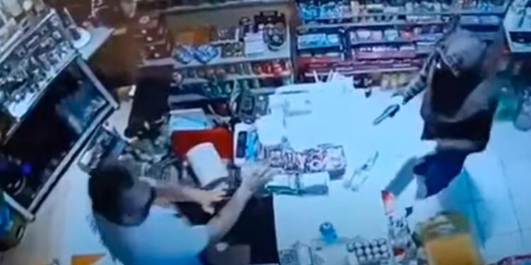 Alldaynews.gr Ληστεία στην Τούμπα: Φώναζα έξω από το νοσοκομείο «κατέβα παιδί μου να σε δω», λέει η μητέρα του 44χρονου που δολοφονήθηκε