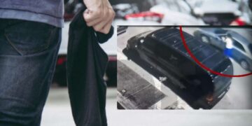 Alldaynews.gr Ούρλιαζε στο κέντρο της Αθήνας – Την έσερναν με αυτοκίνητο για να πάρουν το κινητό (video)