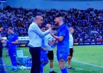 Σοκ: Προπονητής του Ισραήλ χαστούκισε παίκτη του εν ώρα αγώνα (video)