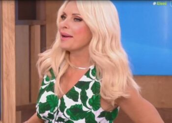 Ελένη Μενεγάκη: Χαμός στην εκπομπή της – Κατσάδιασε on air τους συνεργάτες της