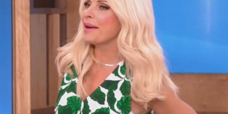 Alldaynews.gr Ελένη Μενεγάκη: Χαμός στην εκπομπή της – Κατσάδιασε on air τους συνεργάτες της