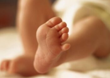 Θρηνεί το Πανελλήνιο για το Νεκρό Βρέφος-Συγκλονίζει ο πατέρας: “Έβαλε τα δάχτυλά του σε ένα αντικουνουπικό”[video]