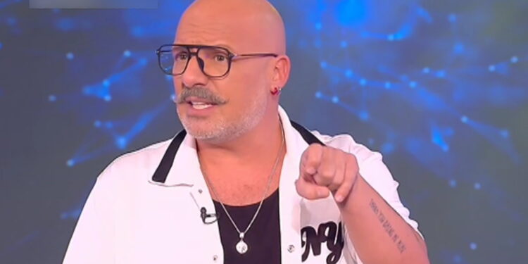 Alldaynews.gr Νίκος Μουτσινάς για Δούκισσα Νομικού: «Αν είχε τις πληροφορίες, κακώς πήγε από την αρχή»