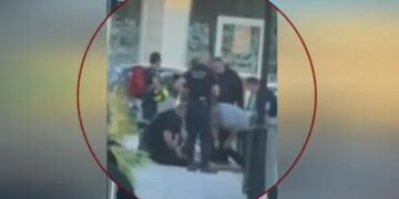 Alldaynews.gr Ναύπλιο: Η στιγμή που ληστής παθαίνει εγκεφαλικό την ώρα της καταδίωξης και αστυνομικοί τον βοηθούν