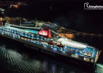 Οι εντυπωσιακές νυχτερινές μανούβρες του Νήσος Σάμος στο λιμάνι της Χίου (video)