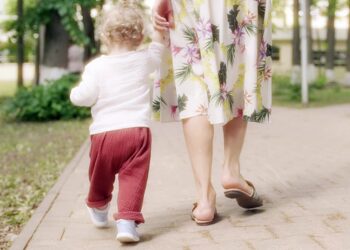 Alldaynews.gr Αλεξανδρούπολη: Νονά δεν επιστρέφει το βαφτιστήρι της στους γονείς του – Το ξέσπασμα της μητέρας (video)