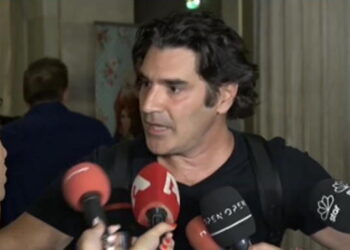“Πάγωσε” ο Παπακαλιάτης-Μαθαίνει μπροστά στις κάμερες ότι πέθανε ο Κώστας Καζάκος(video)