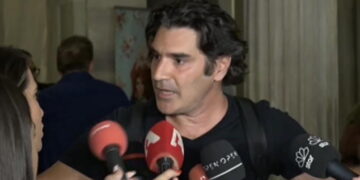 “Πάγωσε” ο Παπακαλιάτης-Μαθαίνει μπροστά στις κάμερες ότι πέθανε ο Κώστας Καζάκος(video)