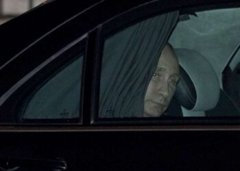 «Δολοφονική επίθεση κατά του Βλαντίμιρ Πούτιν – Χτυπήθηκε η λιμουζίνα του, εξαφανίστηκαν οι σωματοφύλακές του»